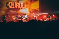 「くるりツアー25/26 ～夢のさいはて～」東京公演の様子。（Photo by Kana Tarumi）