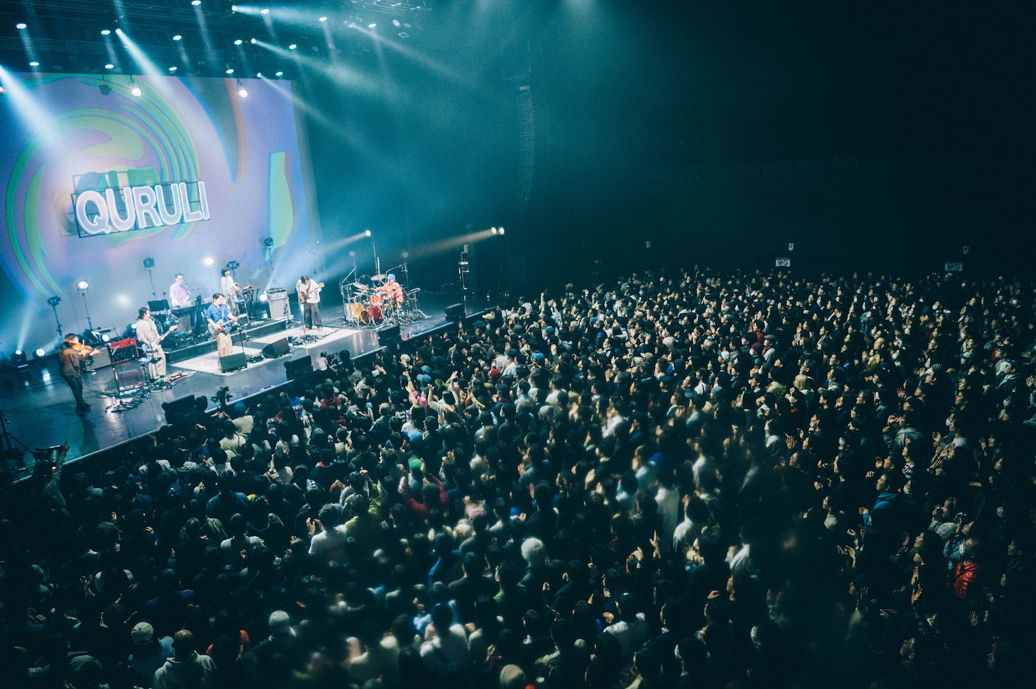 「くるりツアー25/26 ～夢のさいはて～」東京公演の様子。（Photo by Kana Tarumi）