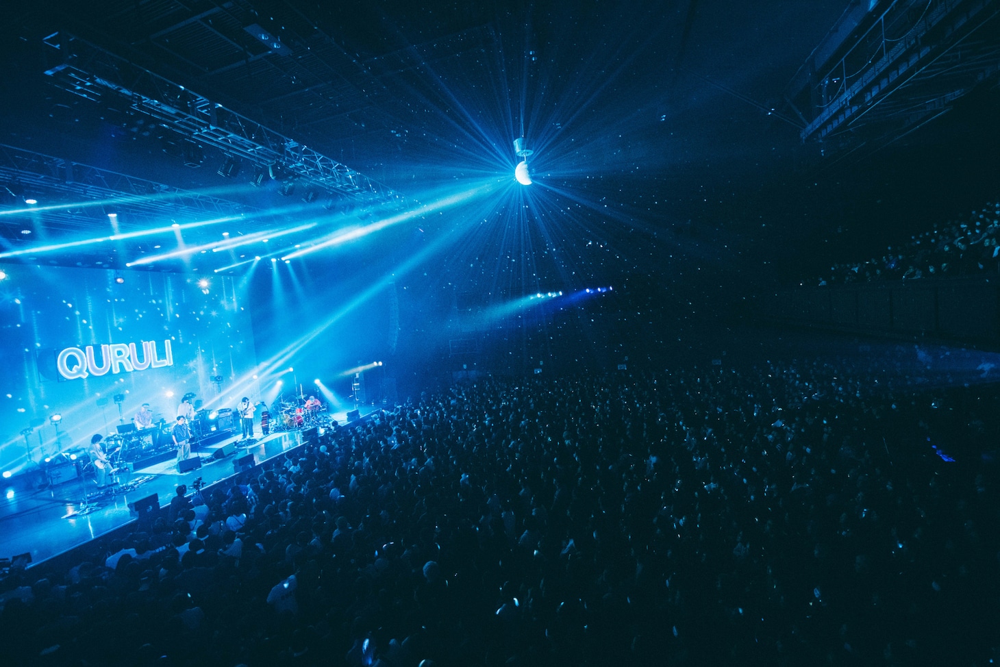 「くるりツアー25/26 ～夢のさいはて～」東京公演の様子。（Photo by Kana Tarumi）