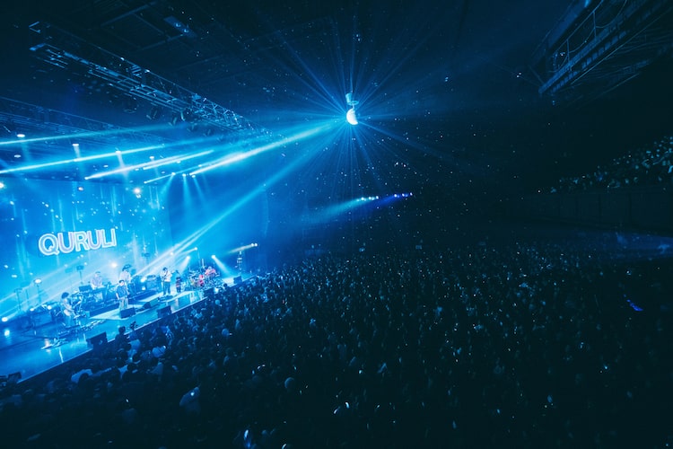 「くるりツアー25/26 ～夢のさいはて～」東京公演の様子。（Photo by Kana Tarumi）