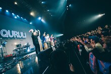 一列に並ぶくるりたち。（Photo by Kana Tarumi）