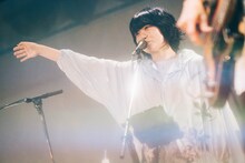 畳野彩加（Vo, Cho / Homecomings）（Photo by Kana Tarumi）