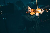 山田周（Vn）（Photo by Kana Tarumi）