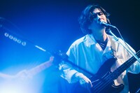 佐藤征史（B, Vo）（Photo by Kana Tarumi）