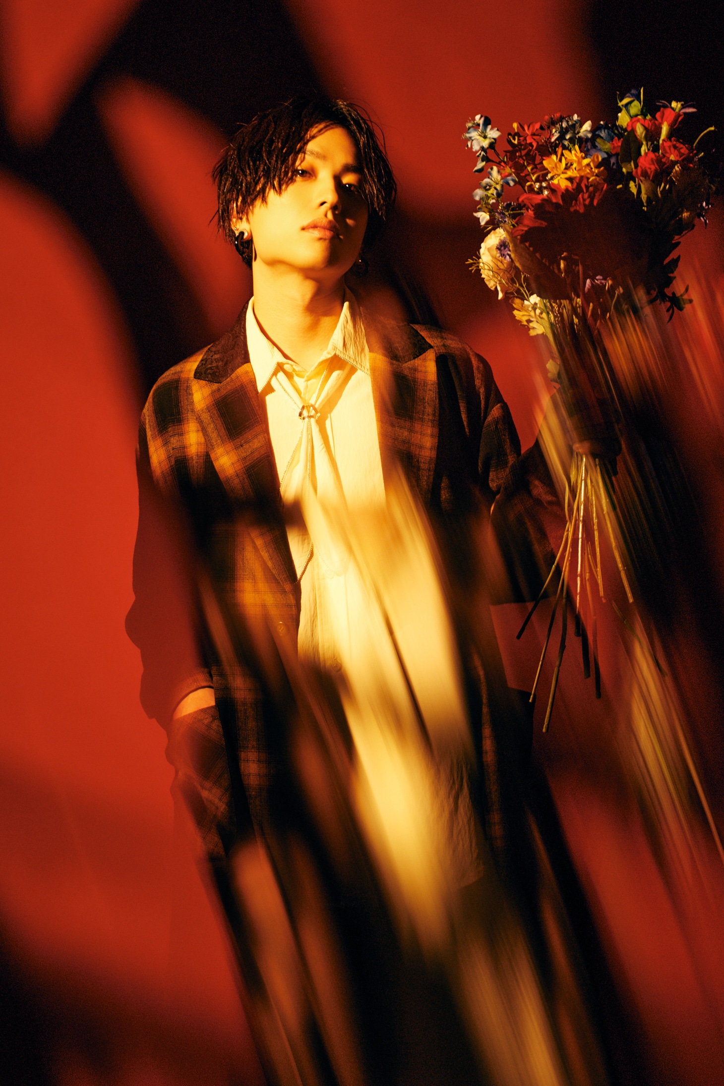 石原慎也（Saucy Dog）がモデルを務めるglambルック。