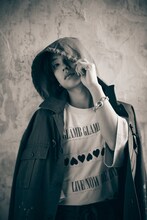 石原慎也（Saucy Dog）がモデルを務めるglambルック。