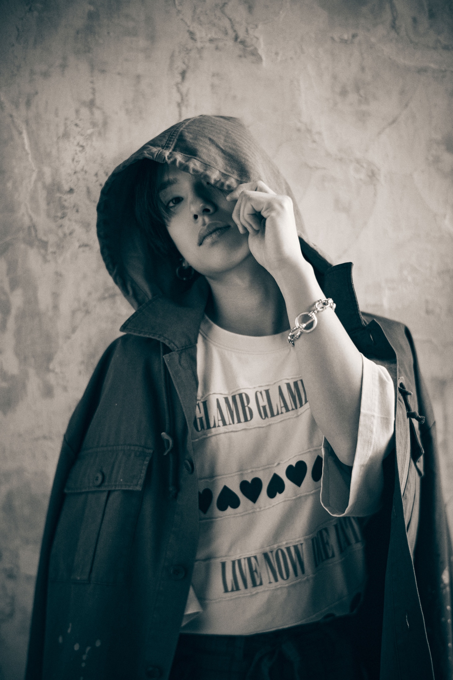 石原慎也（Saucy Dog）がモデルを務めるglambルック。