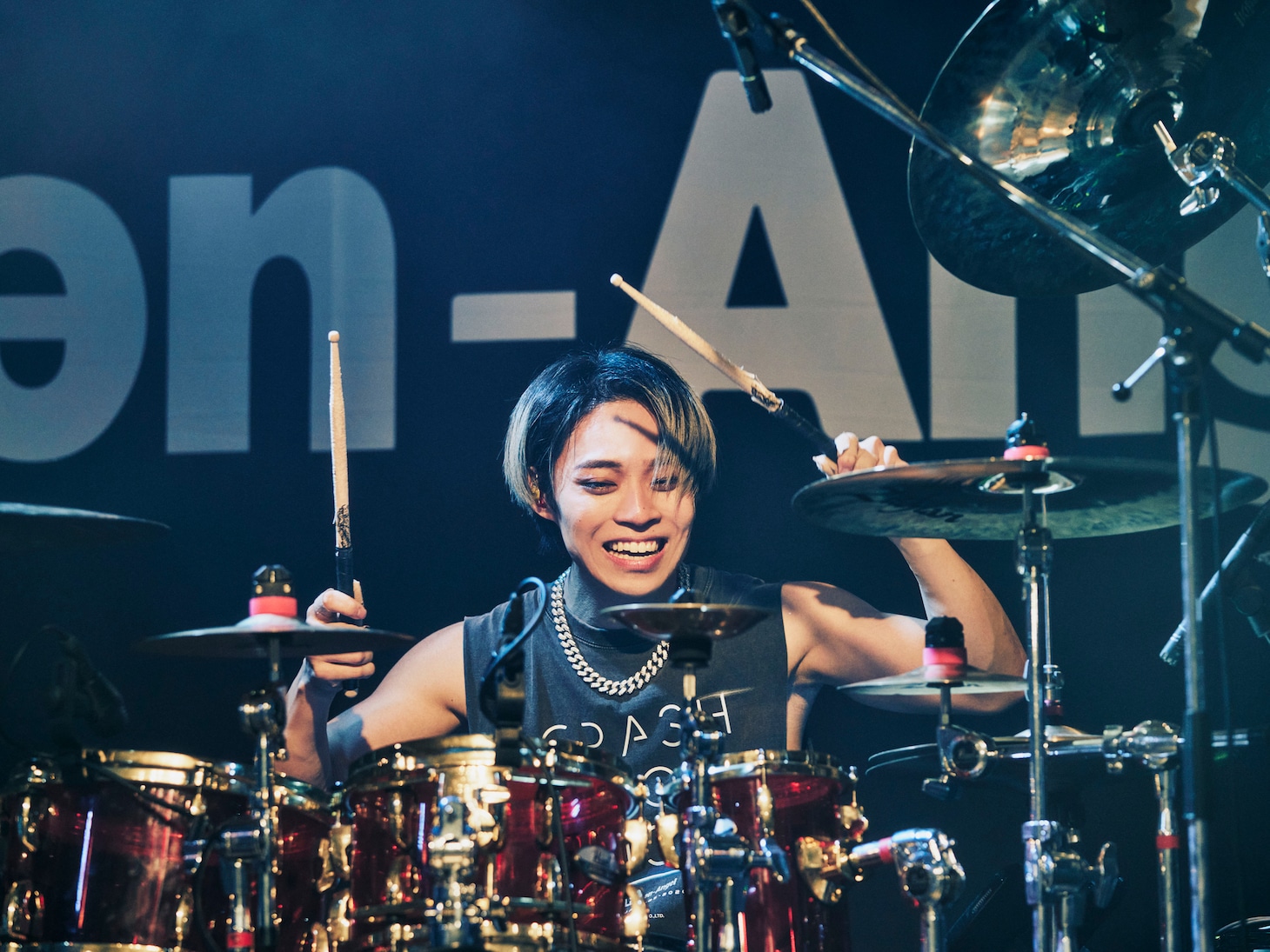 hibiki（Dr）（Photo by Tetsuya Matsuda）