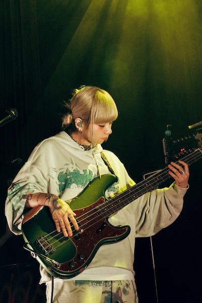 ﾕｳｷ ｻﾀﾞ（B, Vo）（撮影：小杉歩）