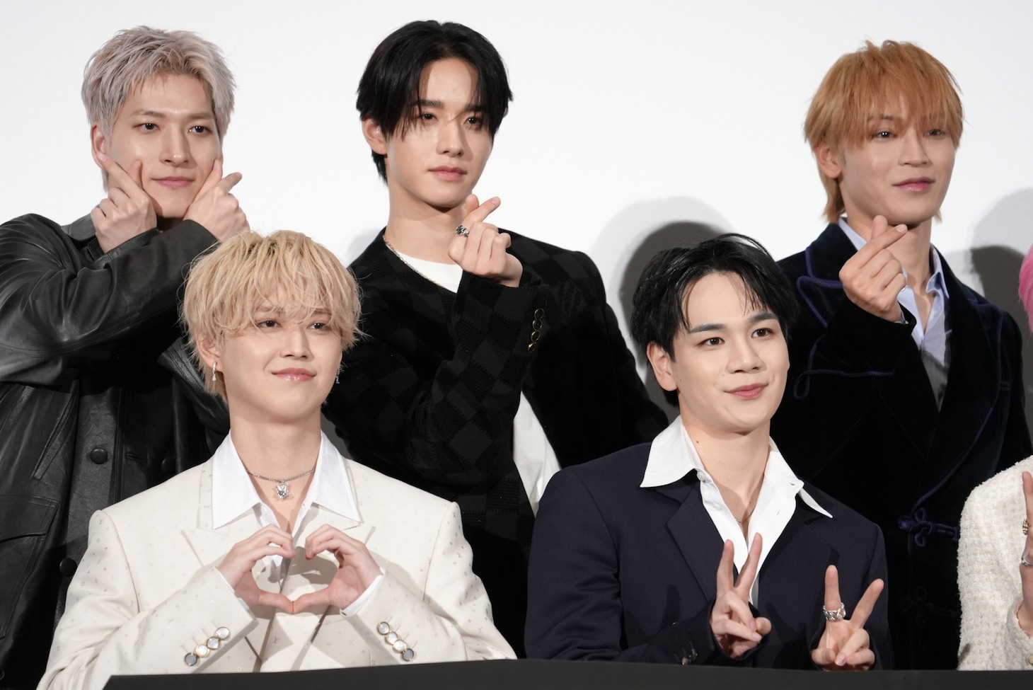 左から金城碧海、白岩瑠姫、佐藤景瑚、豆原一成、與那城奨。