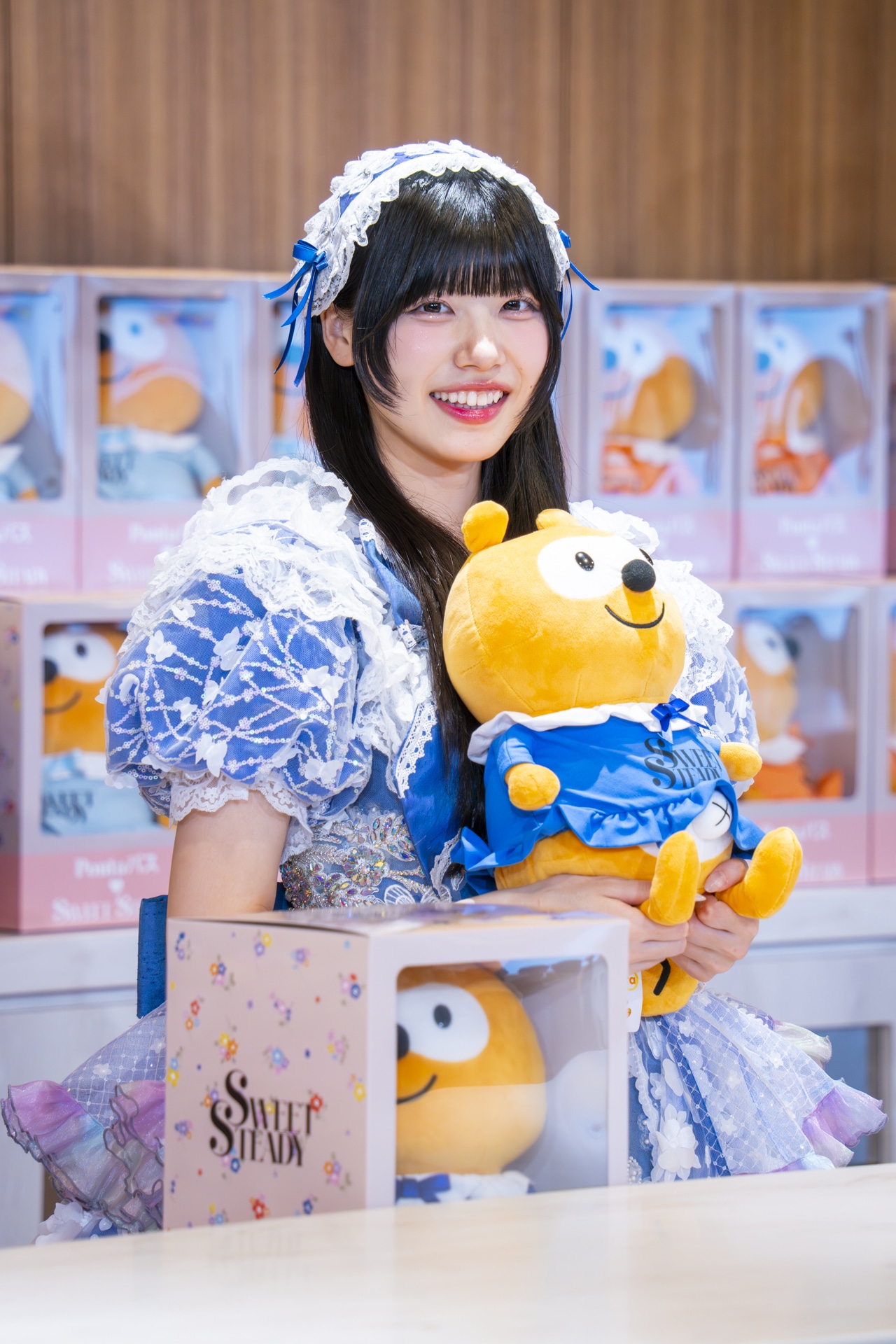 SWEET STEADY、ポンタぬいぐるみをファンに手渡し！白石まゆみ「夢が