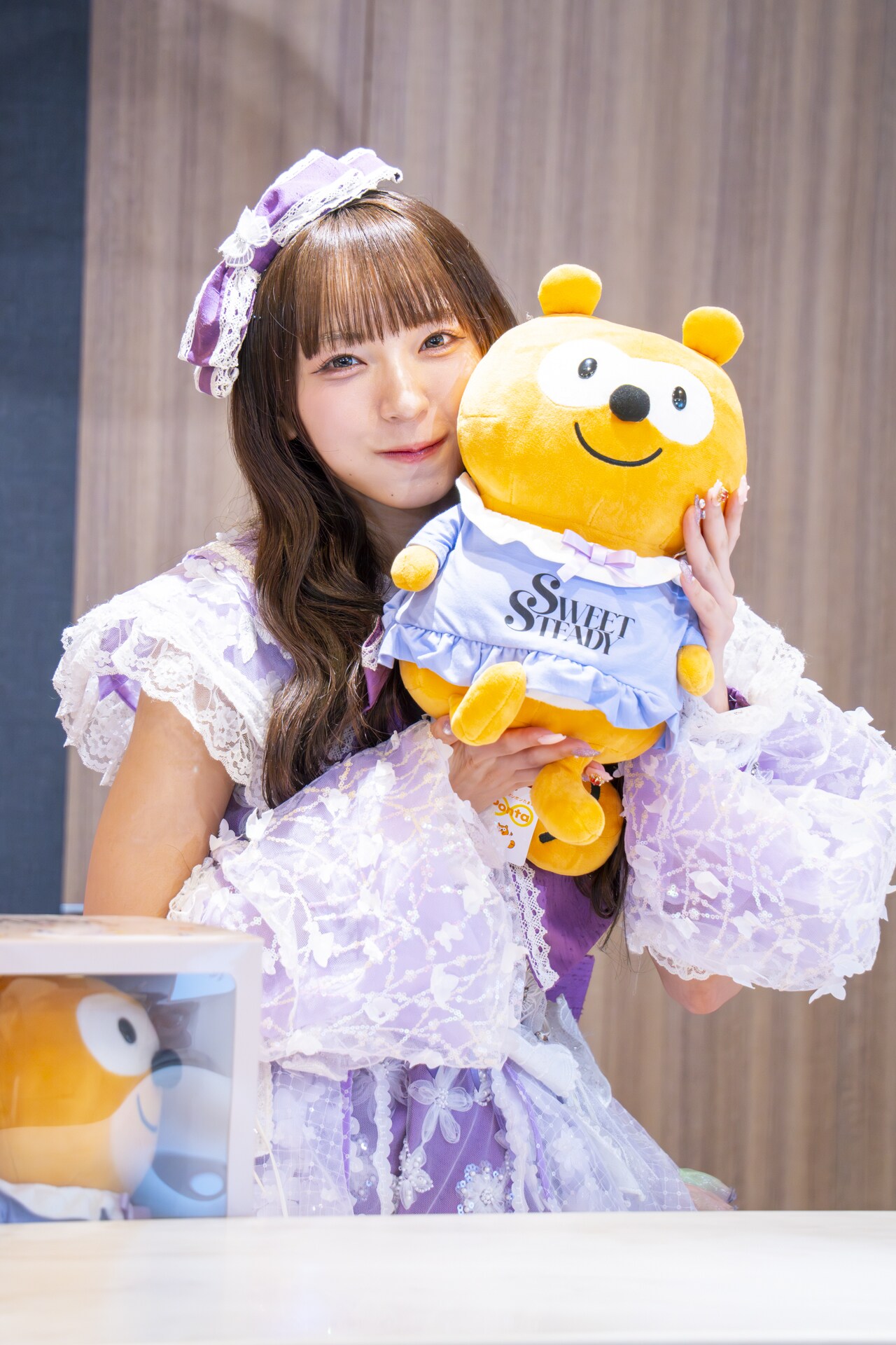 SWEET STEADY、ポンタぬいぐるみをファンに手渡し！白石まゆみ「夢が