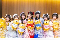 ポンタのぬいぐるみを持つSWEET STEADY。