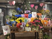 東京・Hibiya-Kadan Style 新宿サブナード店で実施されたポップアップイベント「おはな、はんぶんこ。× SWEET STEADY」の様子。