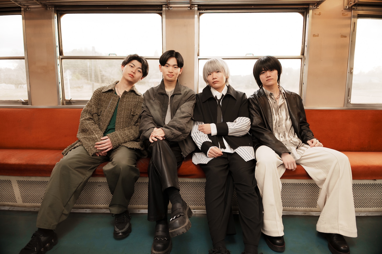 PURPLE BUBBLEの新アーティスト写真。