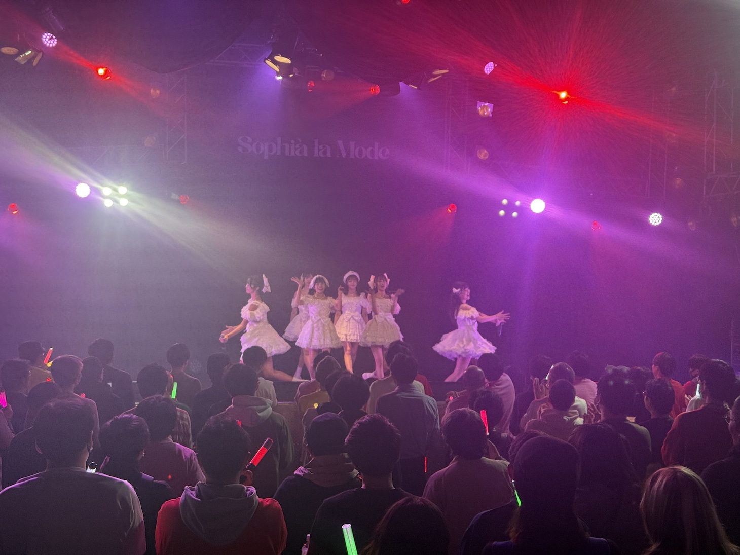 Sophià la Modeのデビューワンマンライブの様子。