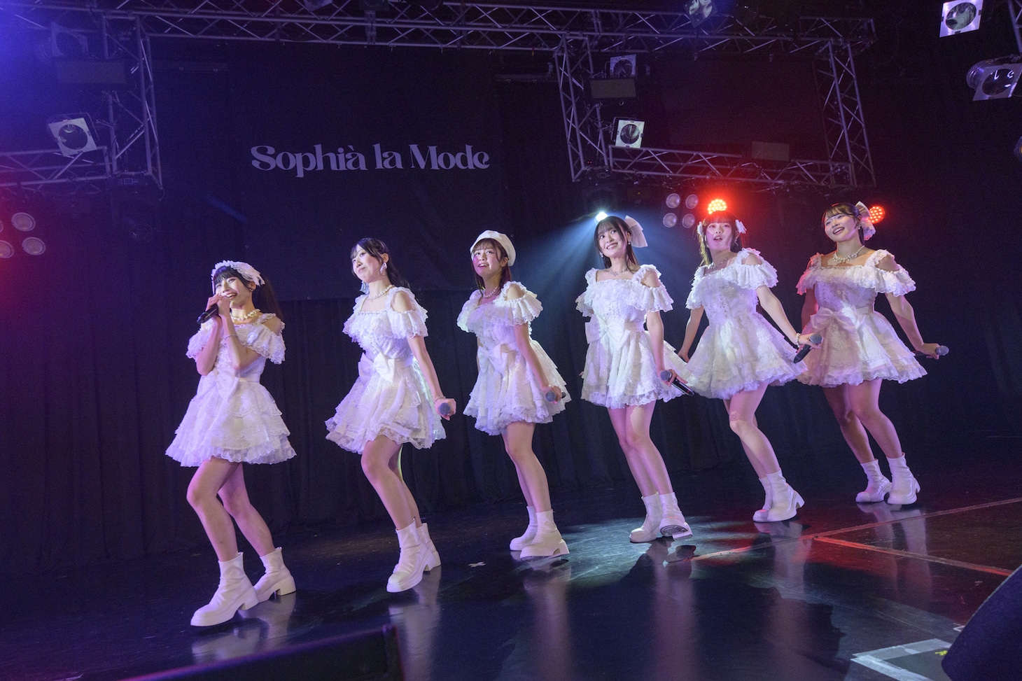 Sophià la Modeのデビューワンマンライブの様子。