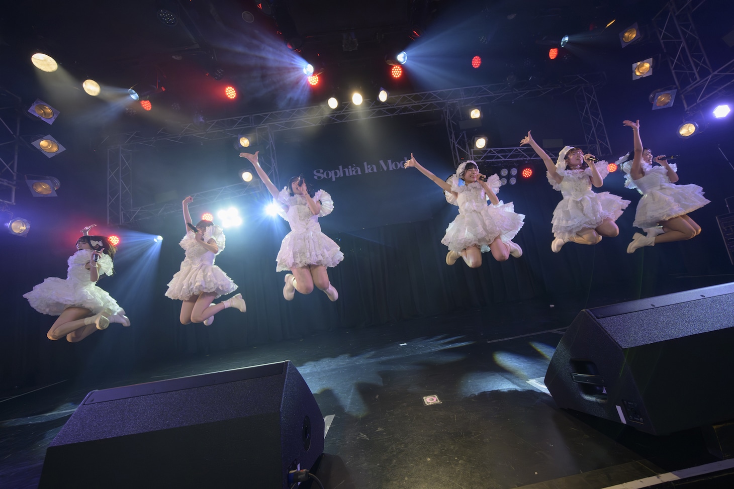 Sophià la Modeのデビューワンマンライブの様子。