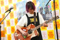 鈴木実貴子（Vo, G / 鈴木実貴子ズ）