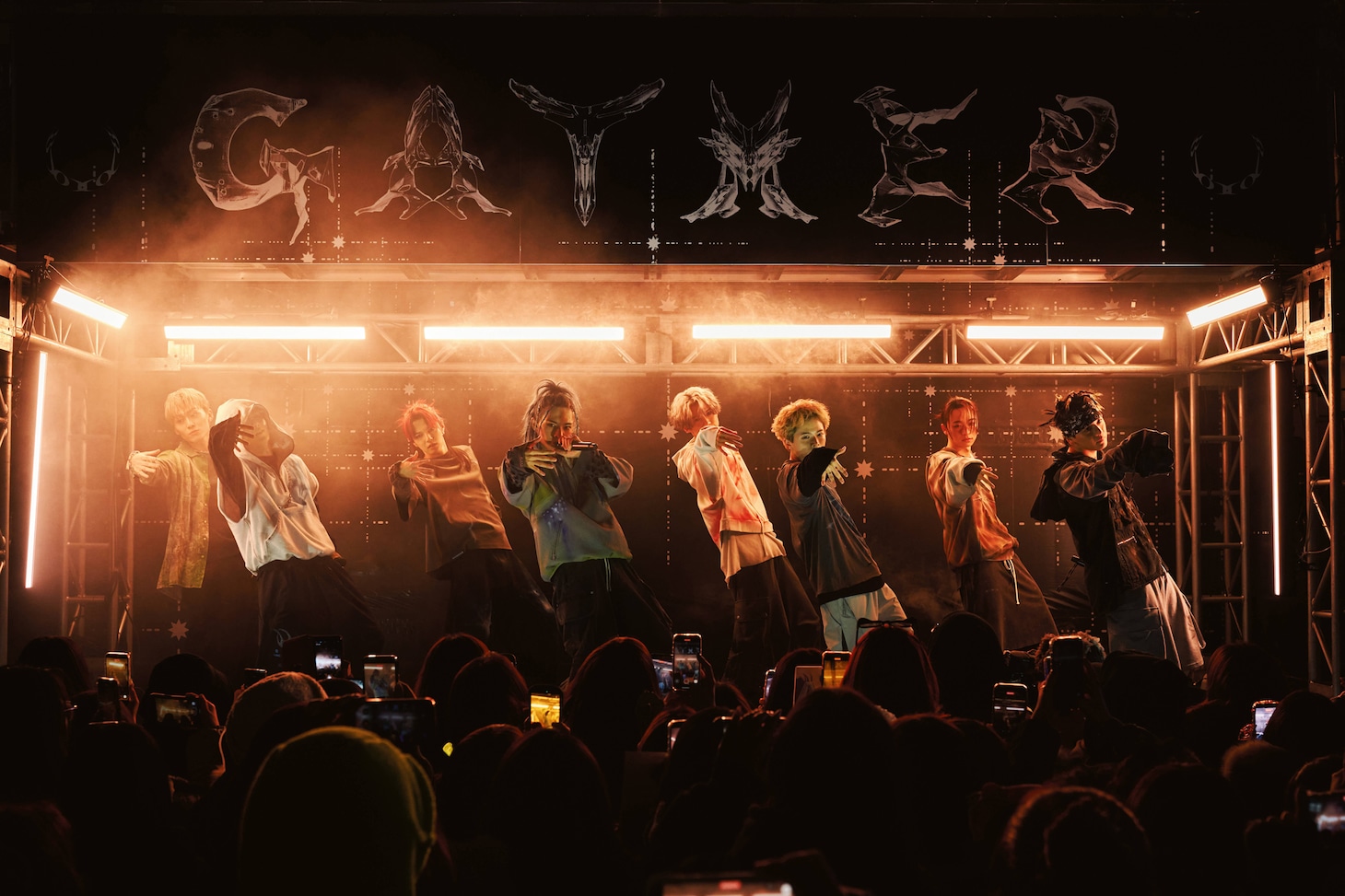 ONE OR EIGHTサプライズライブの様子。