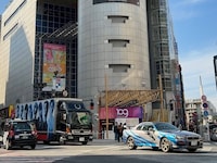 ONE OR EIGHTのアドトラックとラッピングカー。