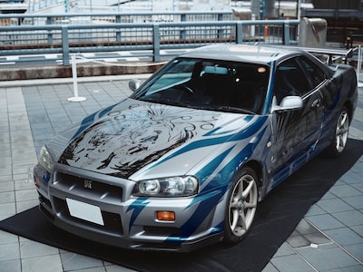 ONE OR EIGHTのラッピングカー。