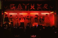 ONE OR EIGHTサプライズライブの様子。