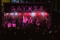 ONE OR EIGHTサプライズライブの様子。