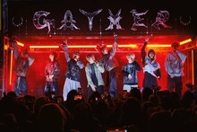 ONE OR EIGHTサプライズライブの様子。