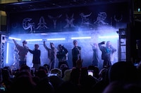 ONE OR EIGHTサプライズライブの様子。