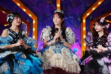 左から福山梨乃、真中まな、村川緋杏。