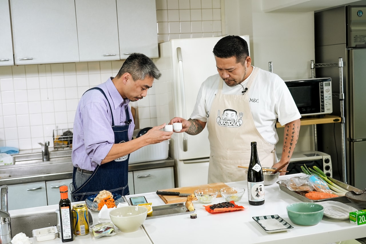 「漢 Kitchen」に鎮座DOPENESS登場、日本酒に合うアテを作る