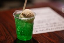 限定ドリンクとして会場で販売された「これってやっぱりメロンクリームソーダ」。