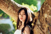 川﨑桜（乃木坂46）1stソロ写真集の掲載カット。（撮影：須江隆治）