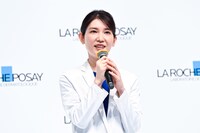 紫外線防御の重要性について語る皮膚科医の友利新氏。