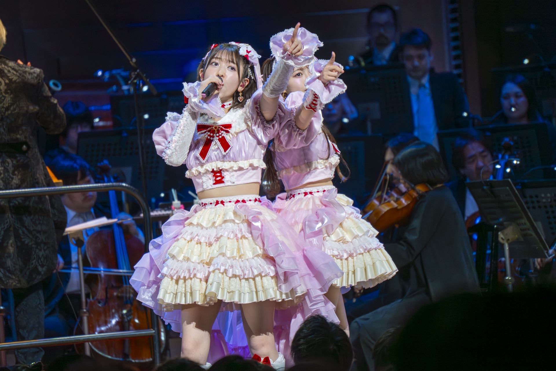 左から小泉遥香、吉川ひより。 [画像ギャラリー 11/42] - 音楽ナタリー