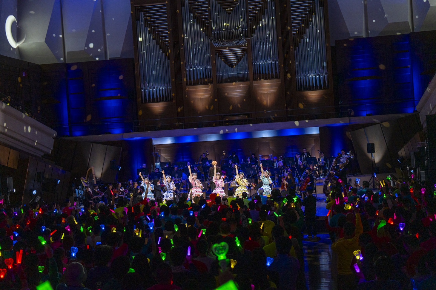 「billboard classics 超ときめき♡宣伝部 オーケストラ超最強説!!」の様子。