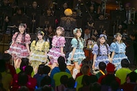 「Dear friend」を披露する超ときめき♡宣伝部。