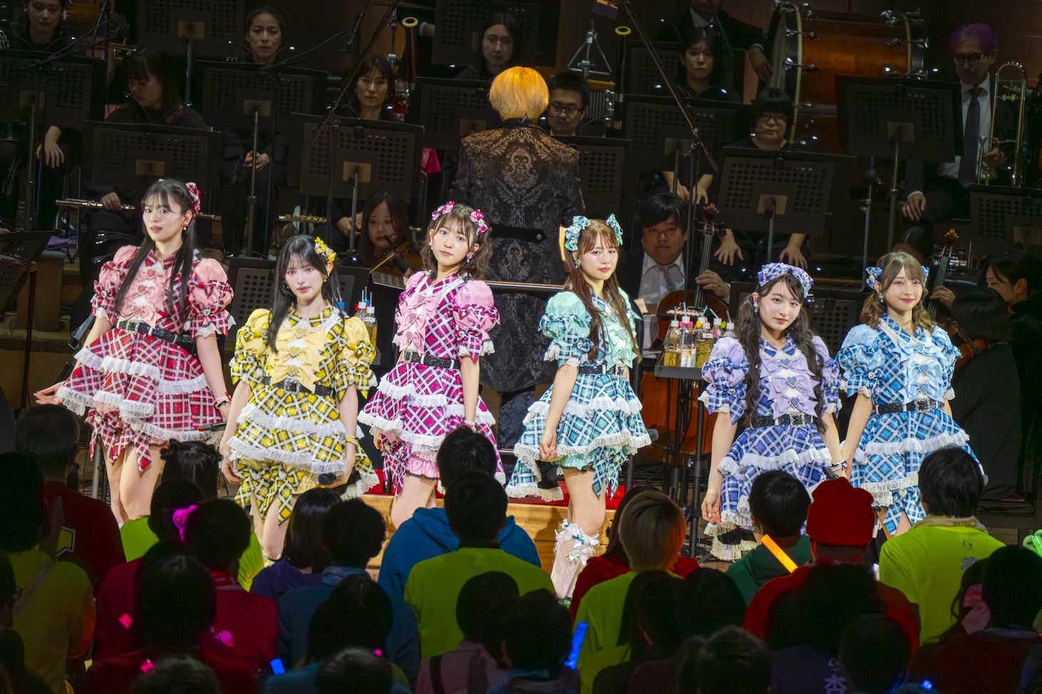 「Dear friend」を披露する超ときめき♡宣伝部。