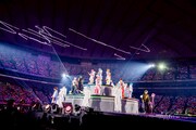 「STPR Family Festival!! 2026 in 東京ドーム」より、「STPR on STAGE」を歌う全出演メンバー。