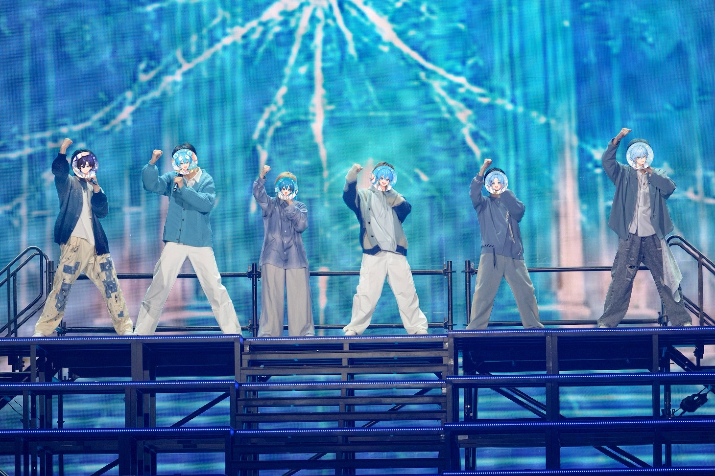 「STPR Family Festival!! 2026 in 東京ドーム」より、STPR青組（ころん、ちぐさくん、Lapis、たちばな、ゆたくん、おさでい）。