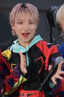 「ヤー！」をするFUMIYA。