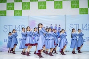 新曲「好きすぎて泣く」を初披露するSTU48。