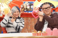 信子（ぱーてぃーちゃん）と長谷川忍（シソンヌ）。©︎フジテレビ