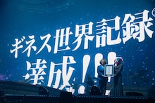tuki.初ワンマンライブで全21曲を披露、日本武道館で“承認欲求爆発”