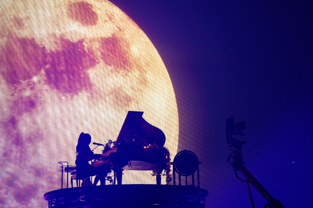 tuki.初ワンマンライブで全21曲を披露、日本武道館で“承認欲求爆発”