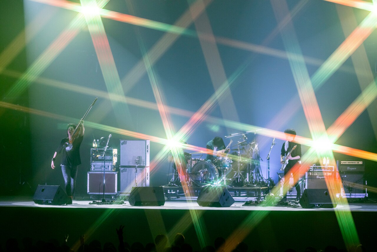 UNISON SQUARE GARDEN、四季を自在に横断するセットリストで魅せた