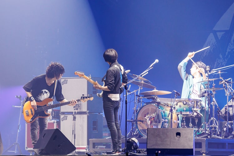 UNISON SQUARE GARDEN、四季を自在に横断するセットリストで魅せたツアー「うるわしの前の晩」