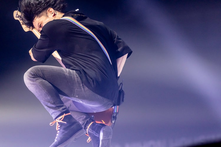 田淵智也（B）（Photo by Viola Kam［V'z Twinkle］）