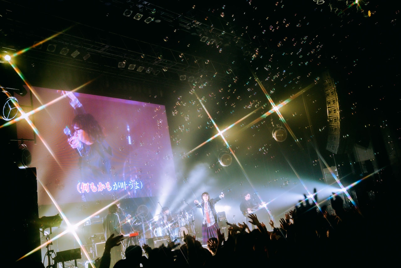 元気だけじゃないMega Shinnosuke、ネガティブを“メガティブ”に変えて新旧20曲を届けたツアーファイナル